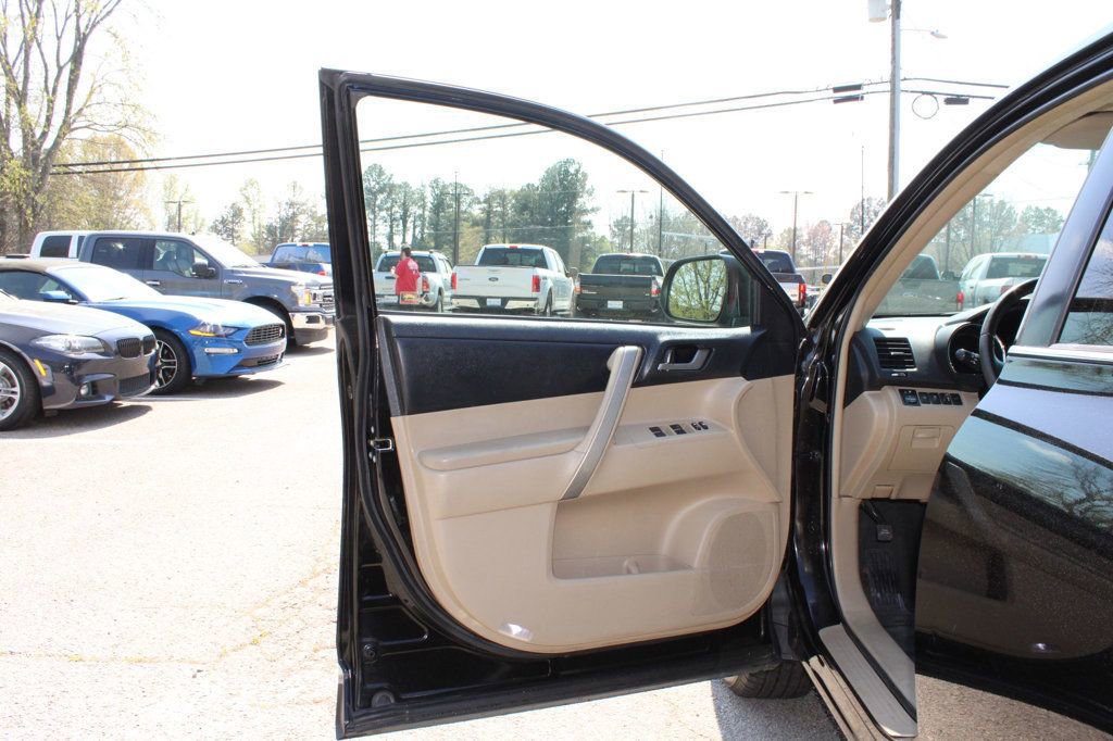 Used 2013 Toyota Highlander SE AWD/4WD image 19
