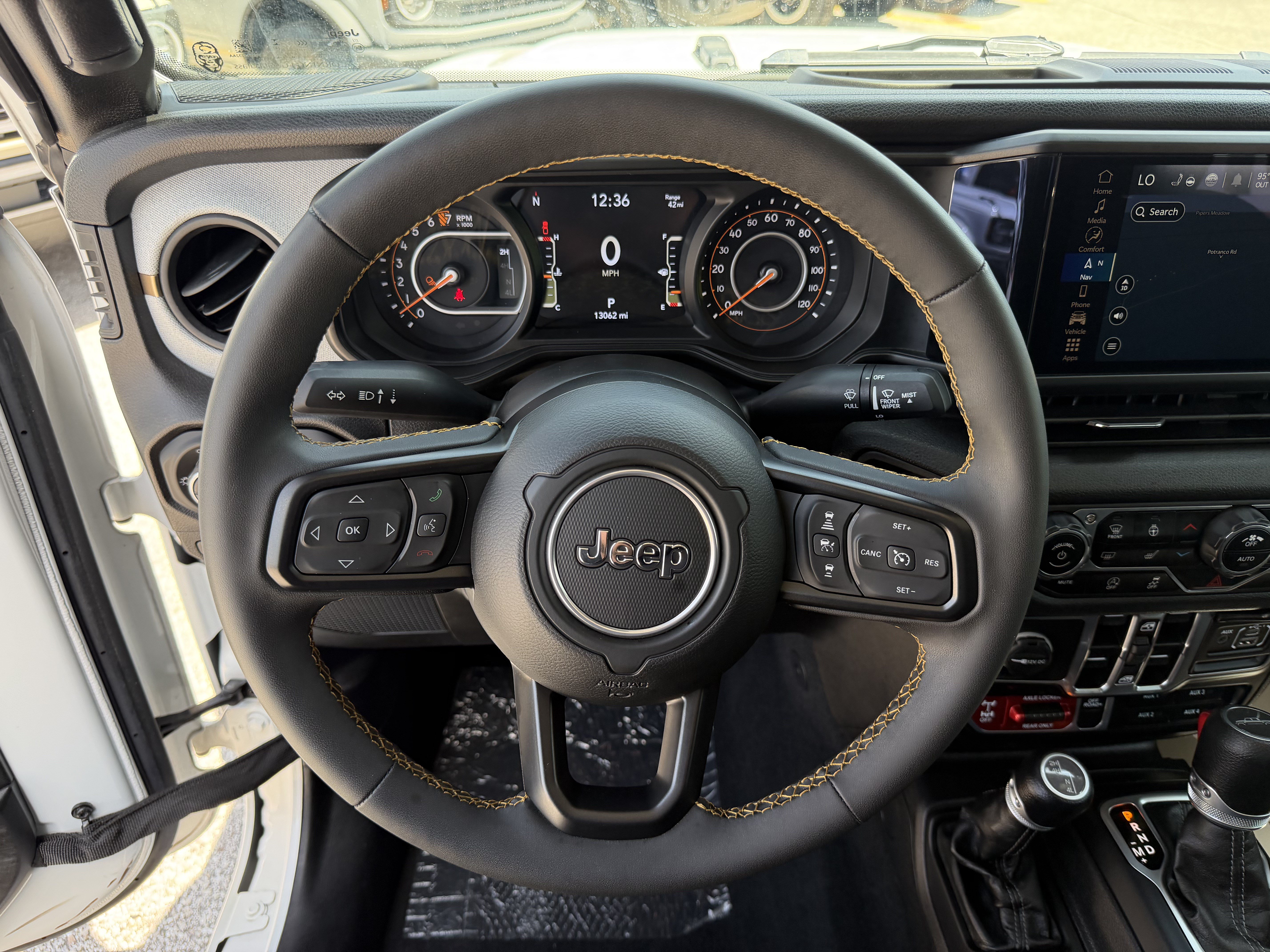 Used 2024 Jeep Gladiator Sport AWD/4WD image 16