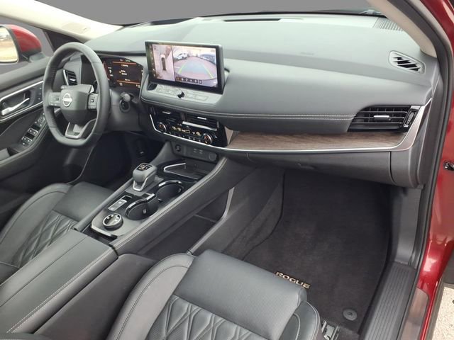 Used 2025 Nissan Rogue Platinum w/ Tech Package image 12