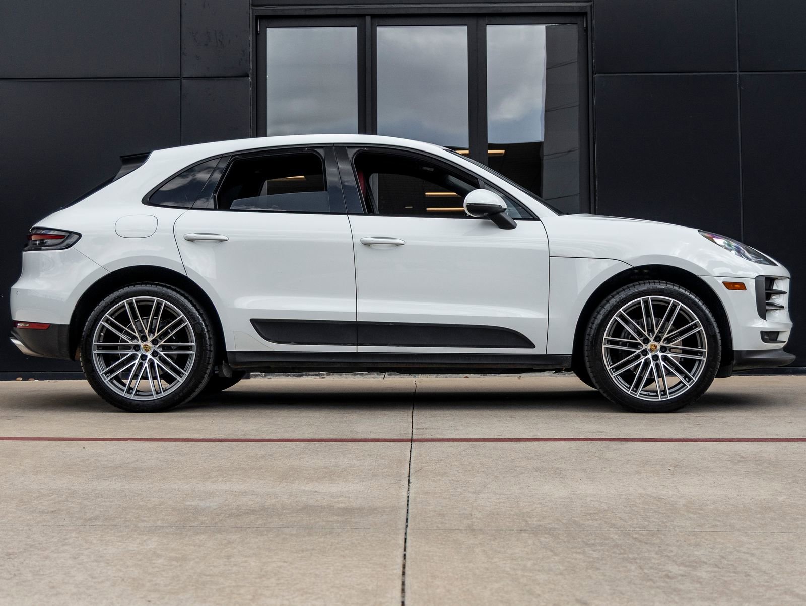 Used 2020 Porsche Macan image 12
