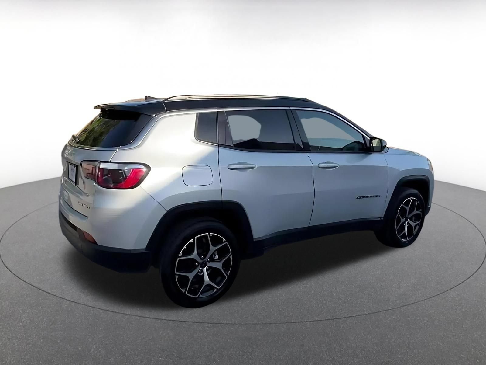 Used 2025 Jeep Compass Limited AWD/4WD image 14