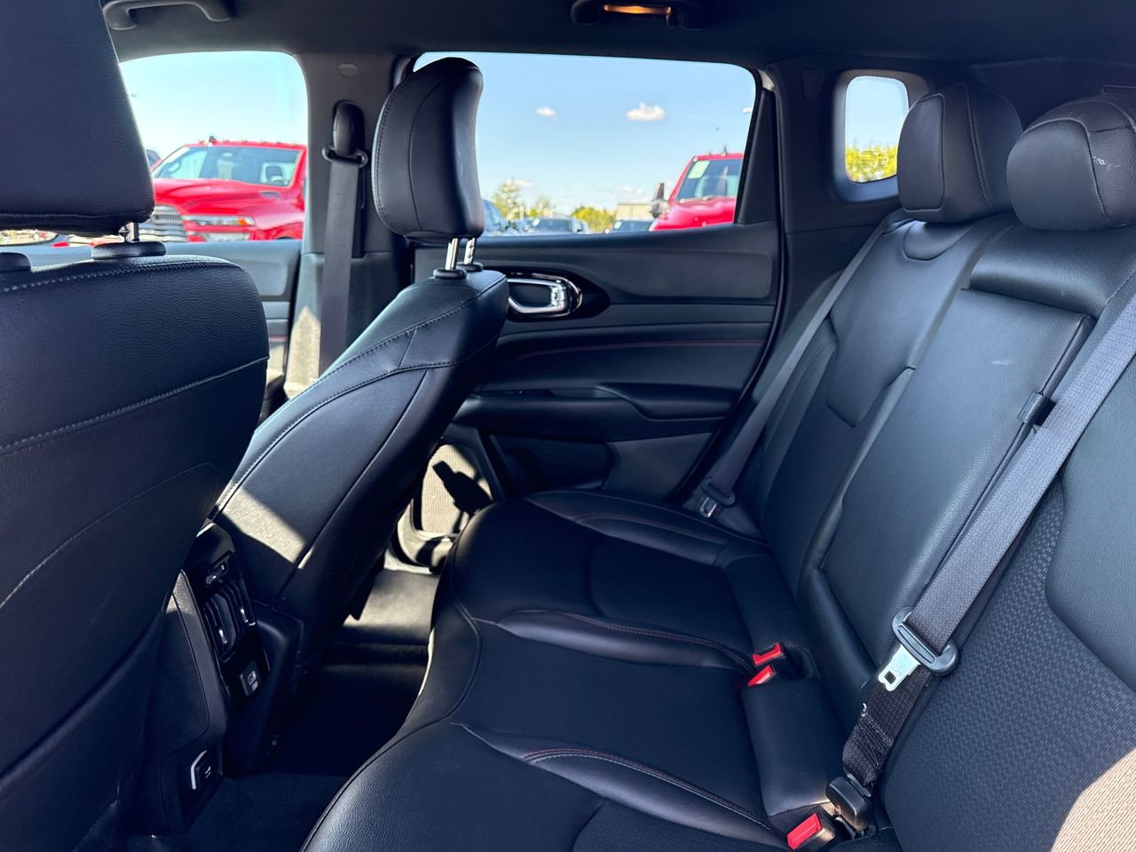 Used 2024 Jeep Compass Trailhawk image 12