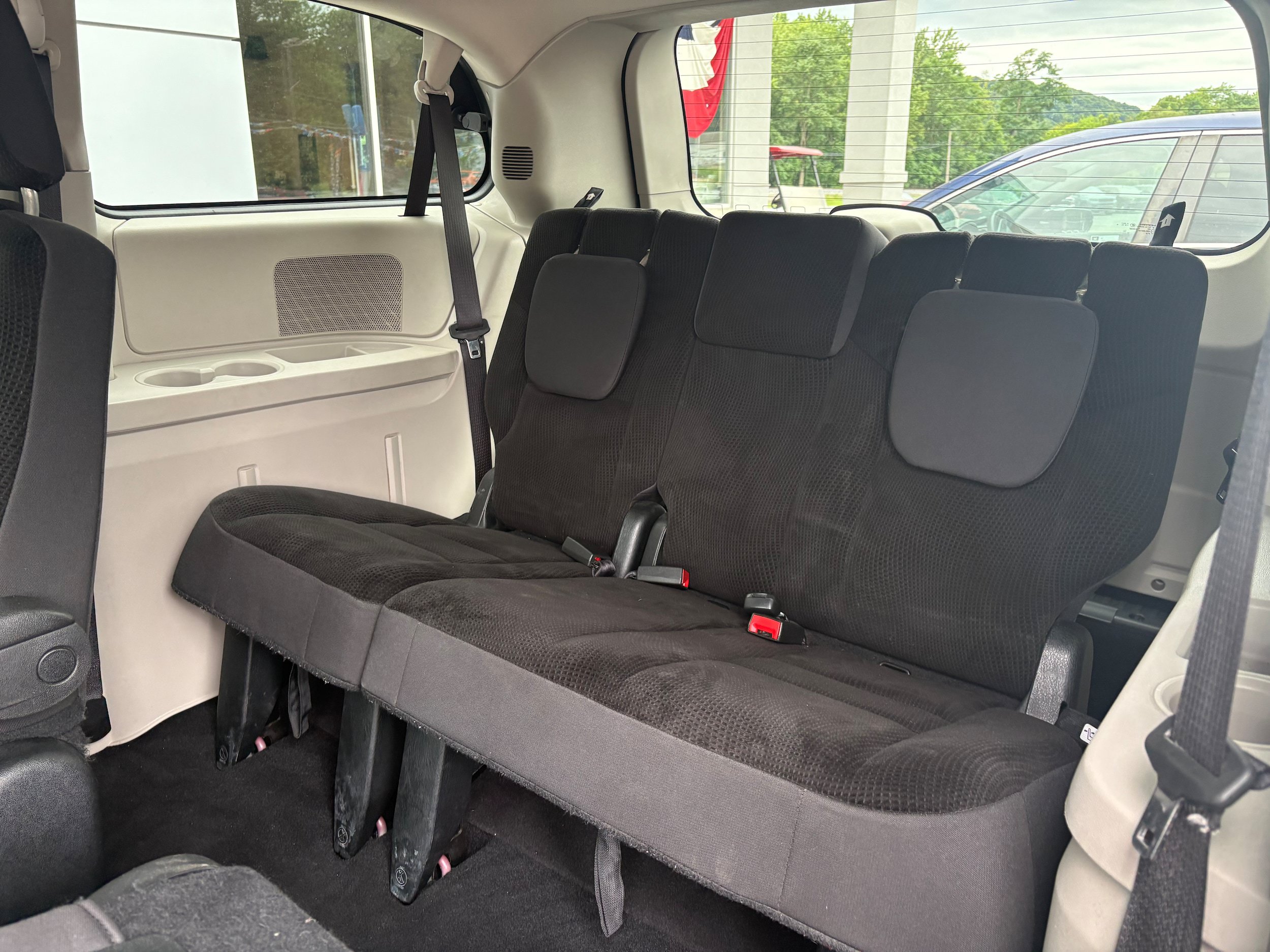 Used 2019 Dodge Grand Caravan SE FWD image 13