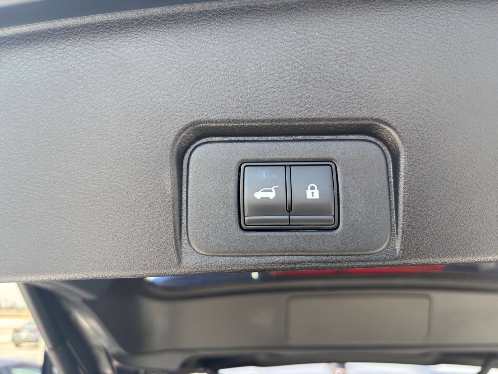 Used 2025 Nissan Rogue SV AWD/4WD image 22