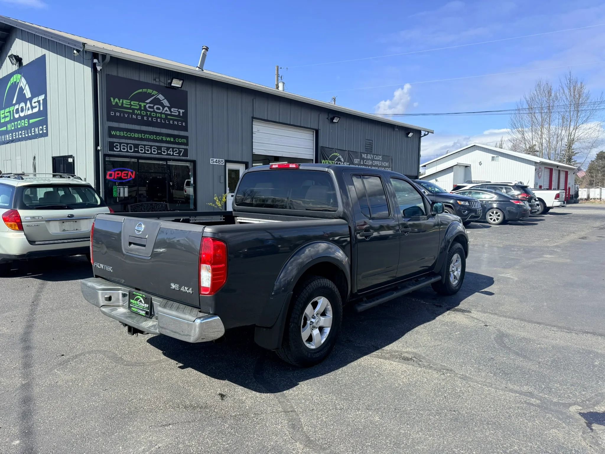 Used 2010 Nissan Frontier SE image 8