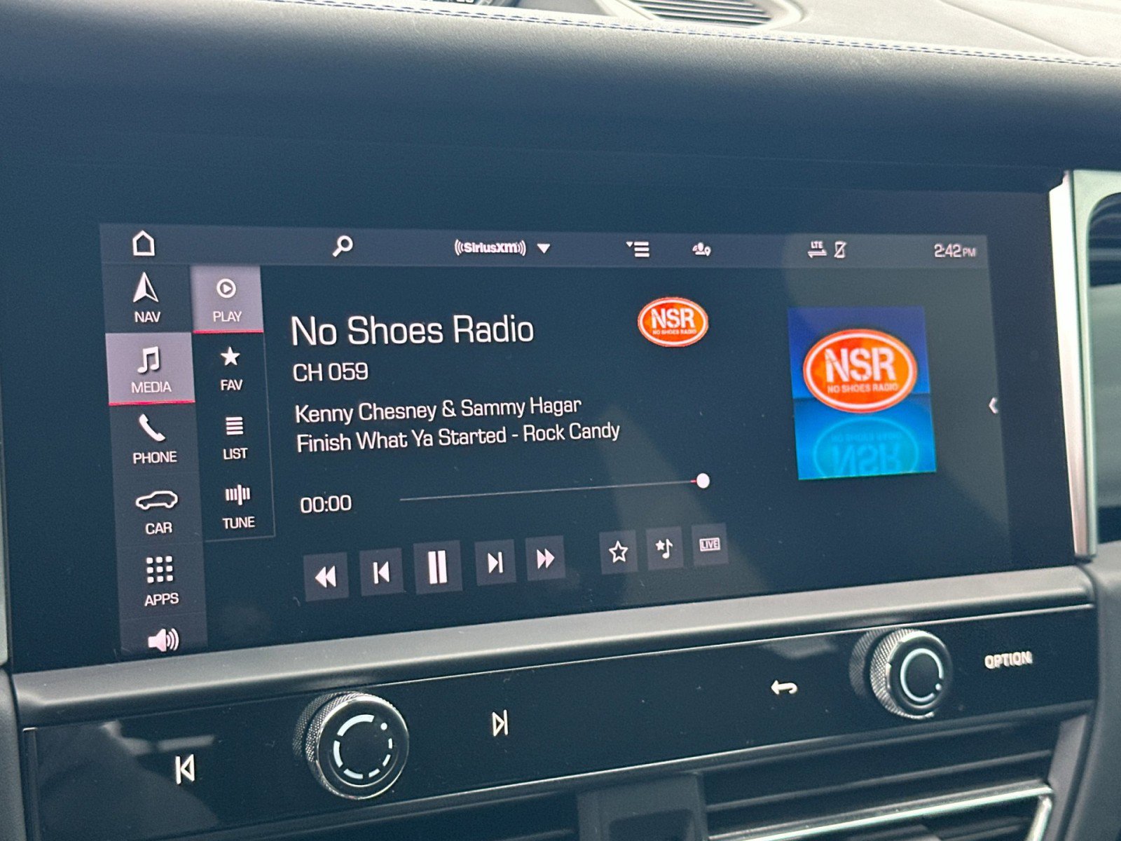 Certified 2023 Porsche Macan Turbo image 18