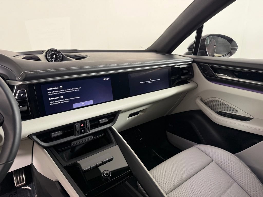 Certified 2025 Porsche Macan 4S Electric AWD/4WD image 24