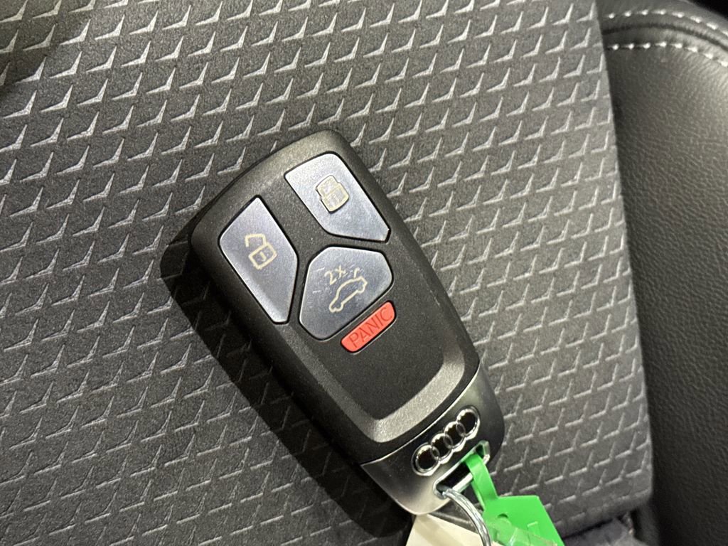 Used 2023 Audi Q5 e Prestige w/ Prestige Package image 27