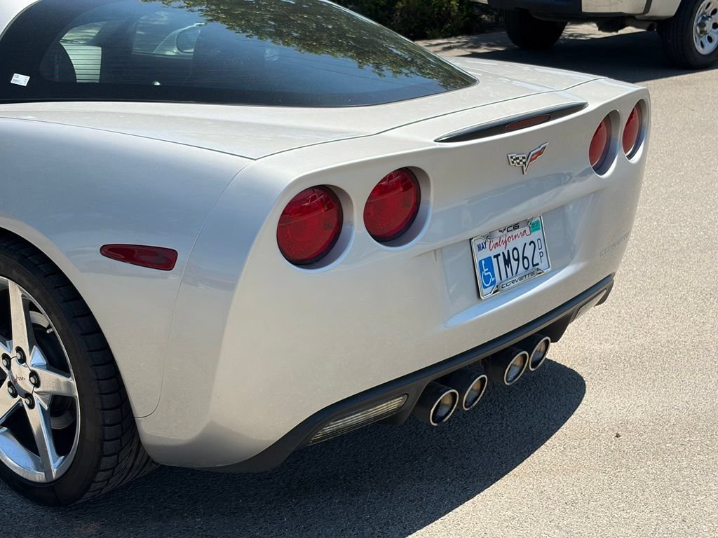 Used 2007 Chevrolet Corvette Coupe RWD image 12