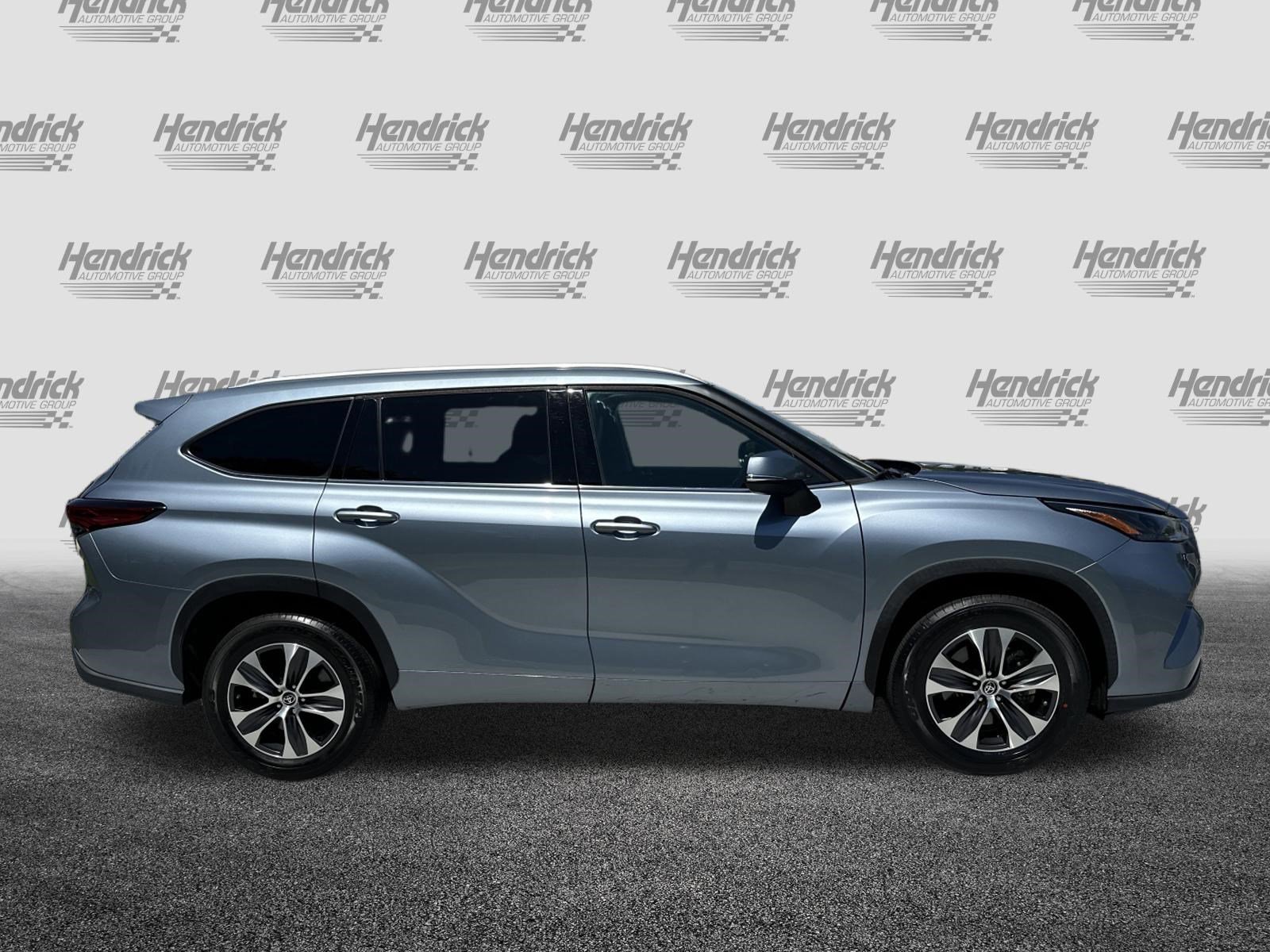 Used 2022 Toyota Highlander XLE FWD image 11