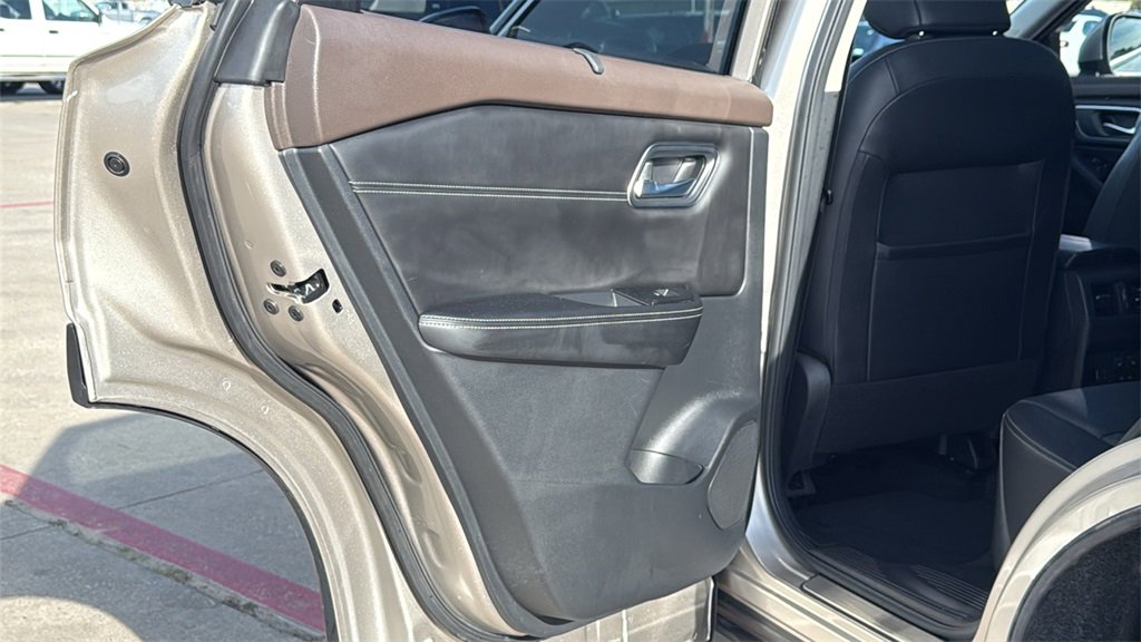 Used 2021 Nissan Rogue Platinum image 16