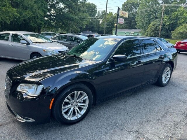 Used 2017 Chrysler 300 Limited RWD image 1