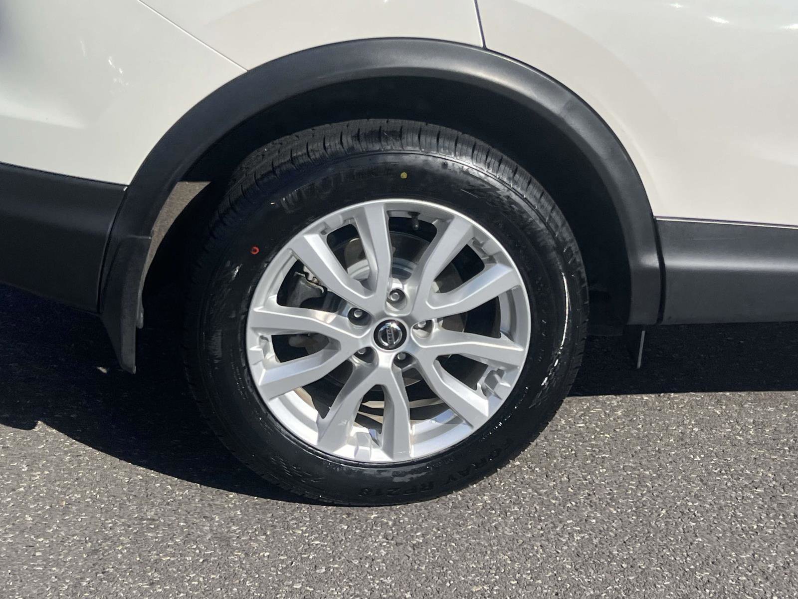 Used 2022 Nissan Rogue Sport SV w/ Technology Package image 6