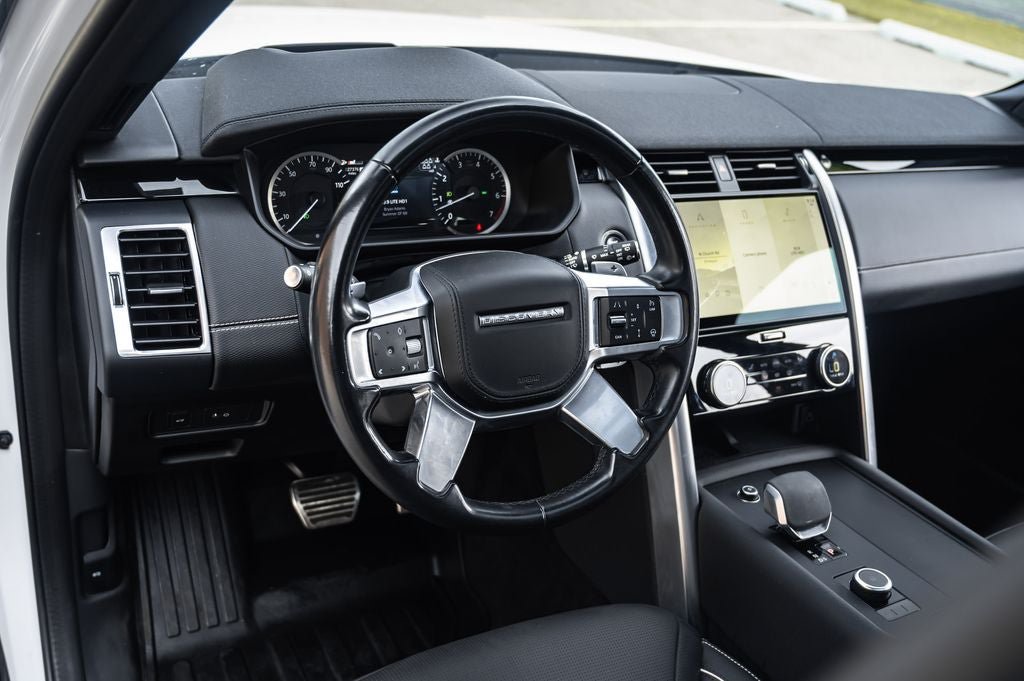 Used 2023 Land Rover Discovery Metropolitan Edition AWD/4WD image 24