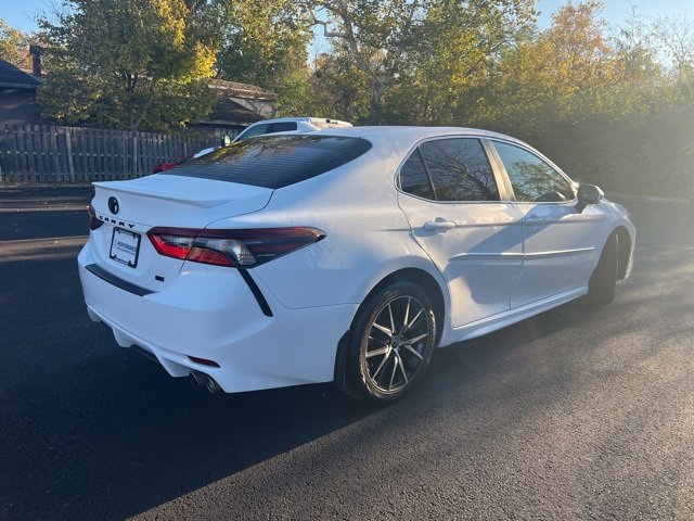Used 2023 Toyota Camry SE image 2