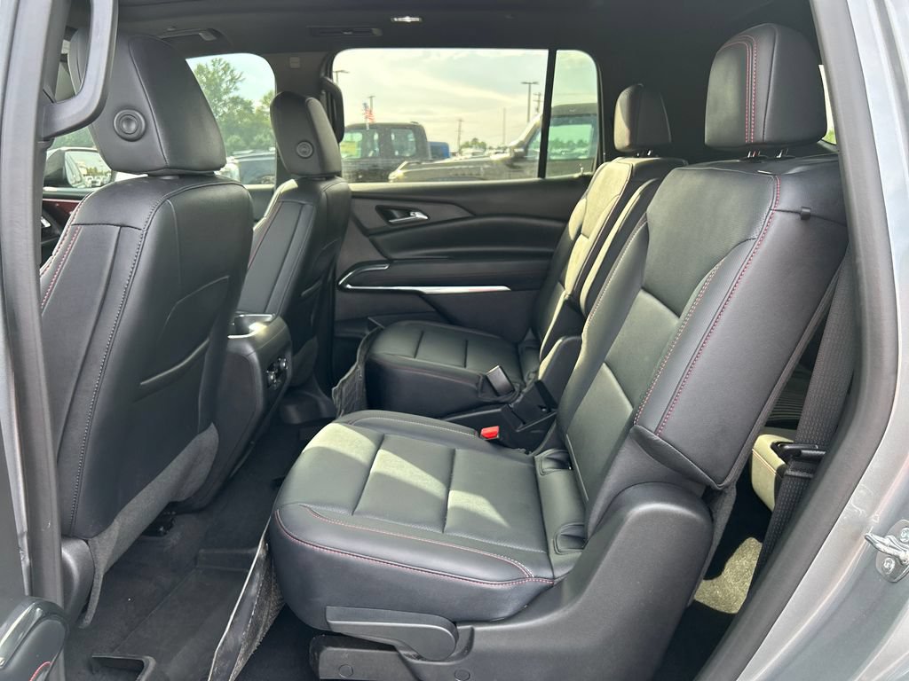 Used 2025 Chevrolet Traverse Z71 w/ LPO, Floor Liner Package AWD/4WD image 14