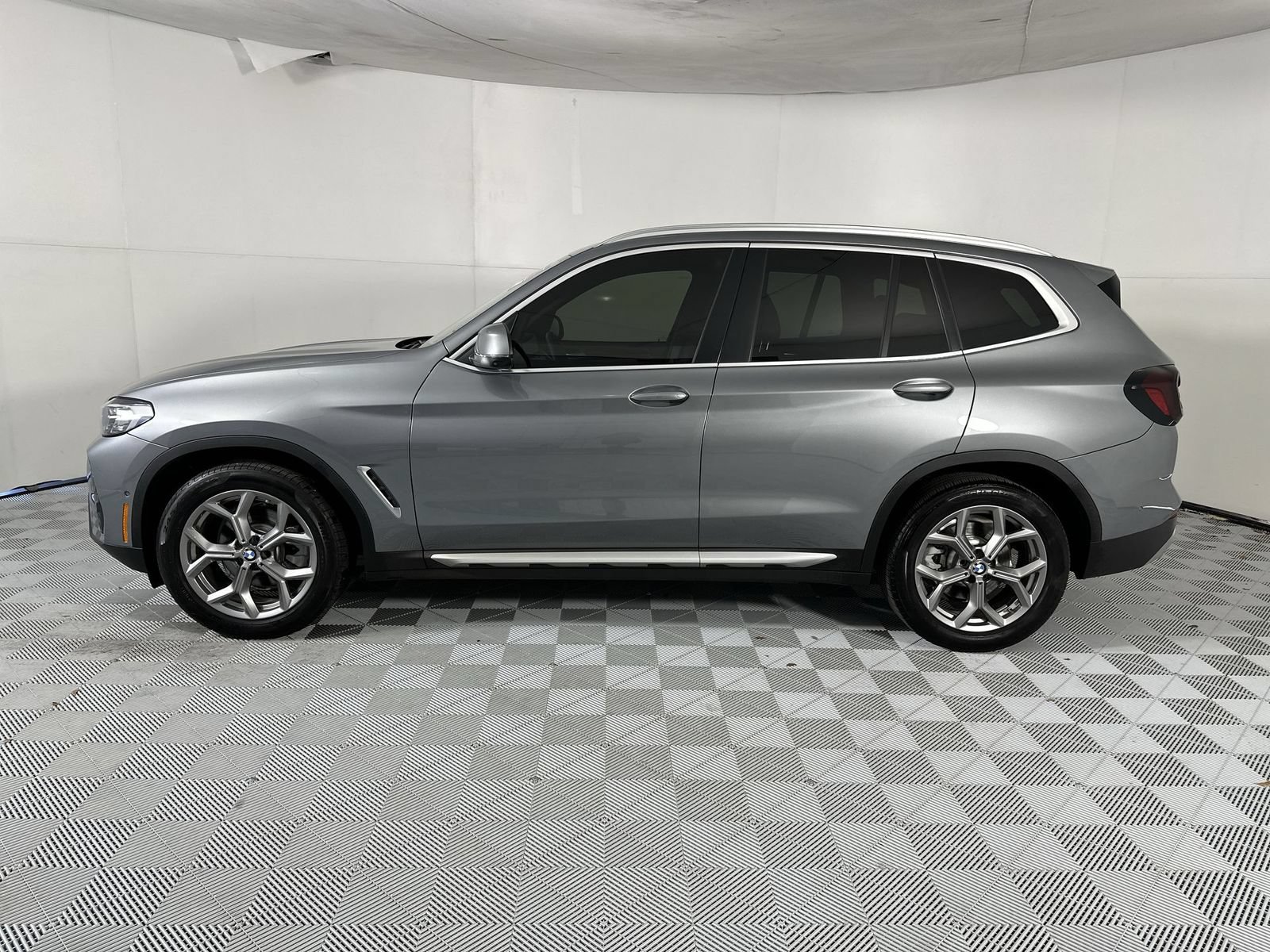 Used 2024 BMW X3 sDrive30i w/ Convenience Package RWD image 5