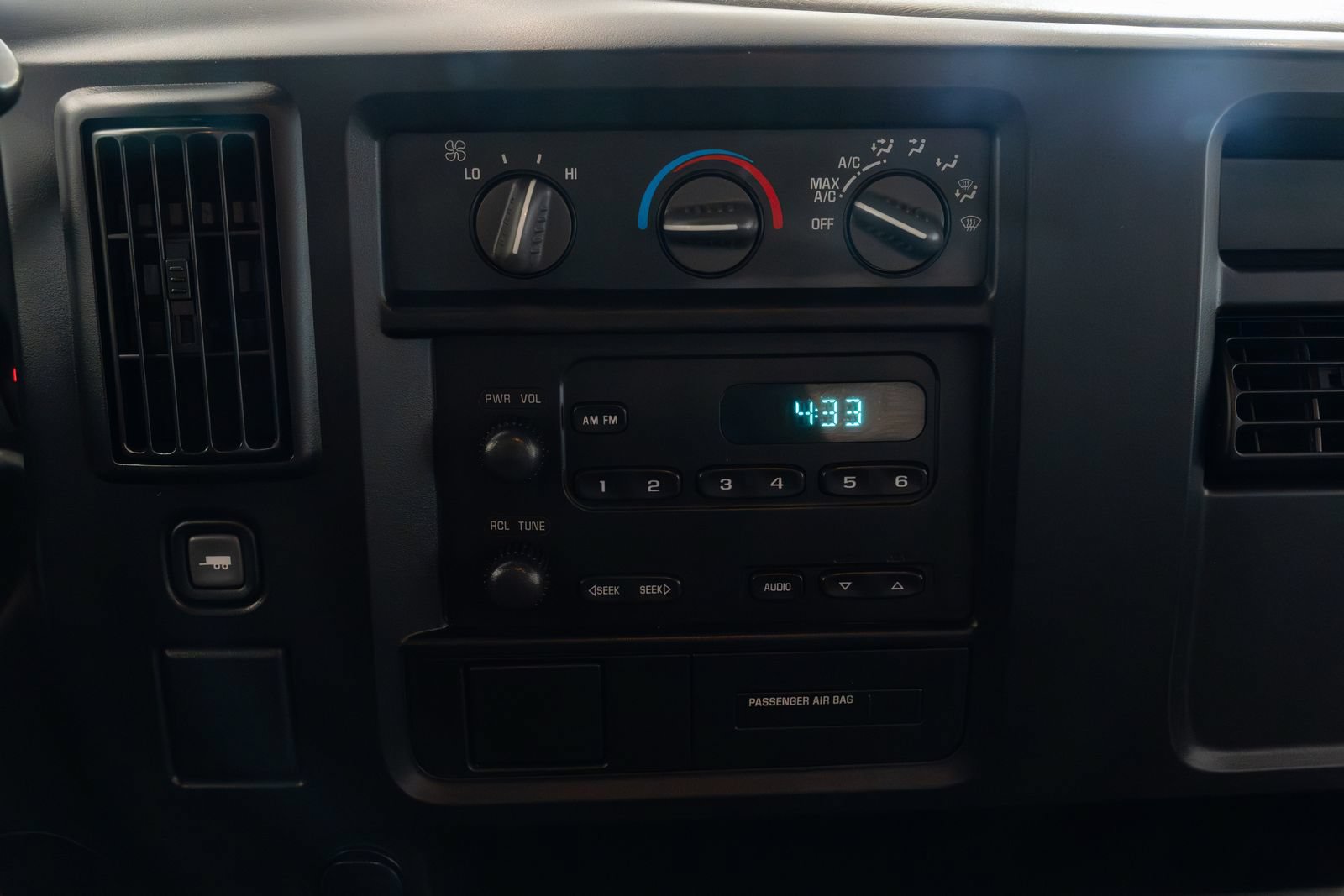 Used 2006 GMC Savana 1500 RWD image 15