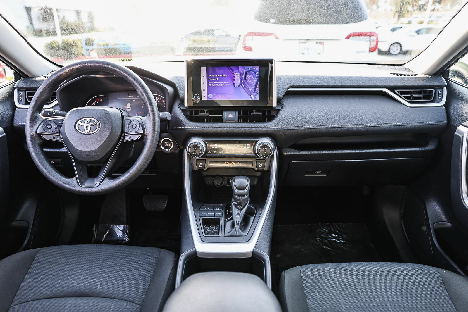 Used 2025 Toyota RAV4 XLE FWD image 2