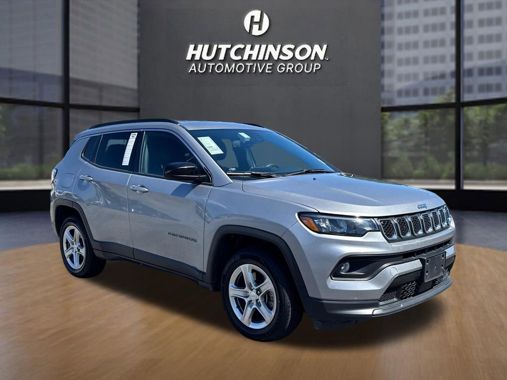 Used 2024 Jeep Compass Latitude AWD/4WD image 1