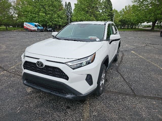Used 2023 Toyota RAV4 XLE AWD/4WD image 2
