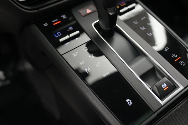 Certified 2026 Porsche Macan AWD/4WD image 46