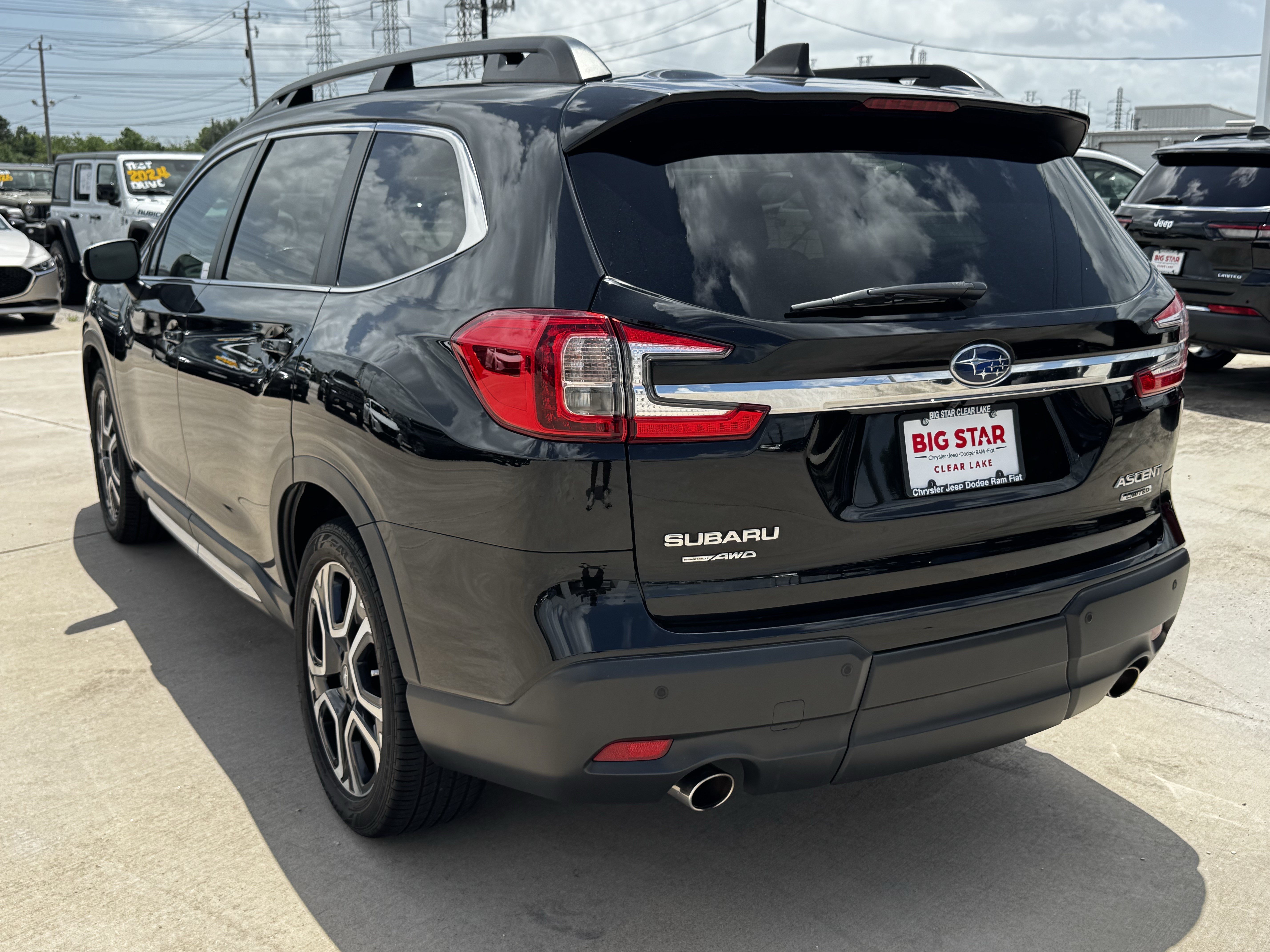 Used 2023 Subaru Ascent Limited w/ Technology Package AWD/4WD image 8