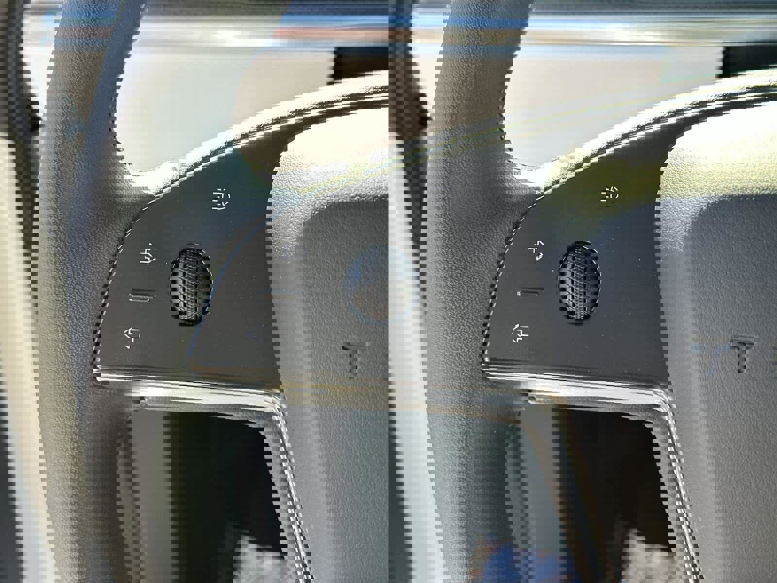 Used 2025 Tesla Model X Plaid image 24