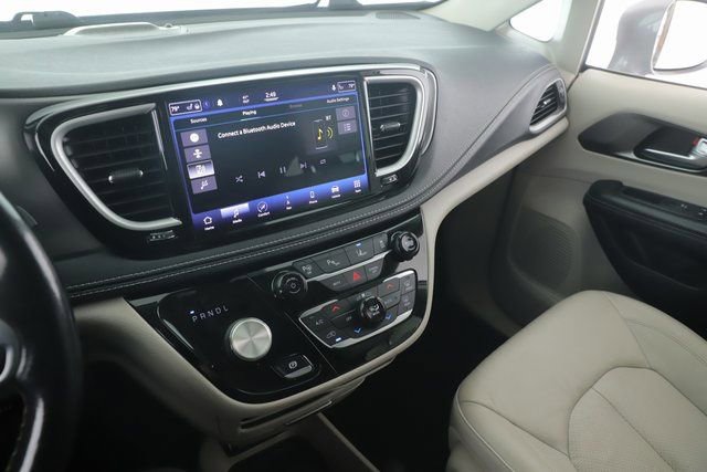 Used 2021 Chrysler Pacifica Touring-L image 26