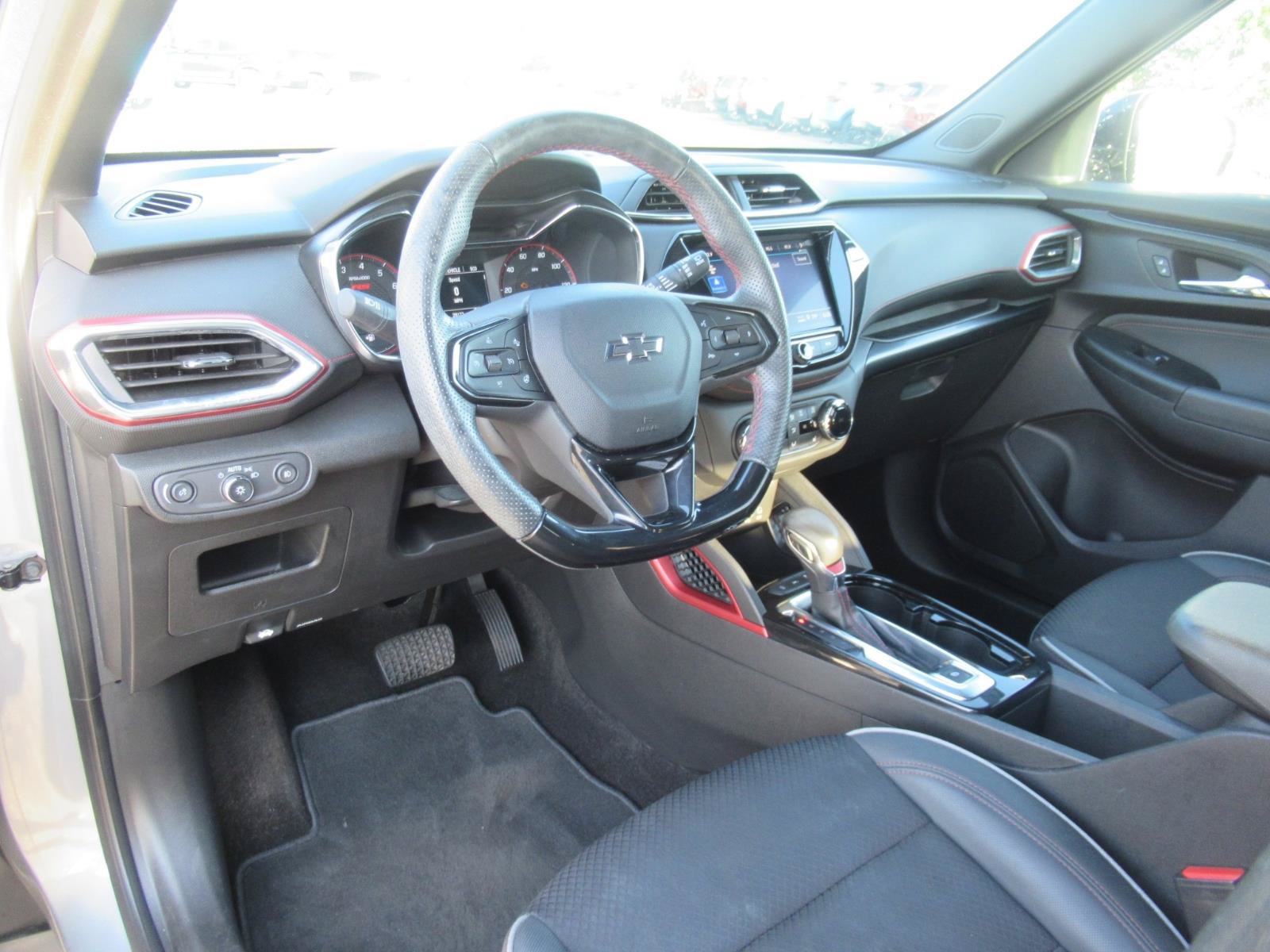 Used 2023 Chevrolet TrailBlazer RS w/ Convenience Package FWD image 17
