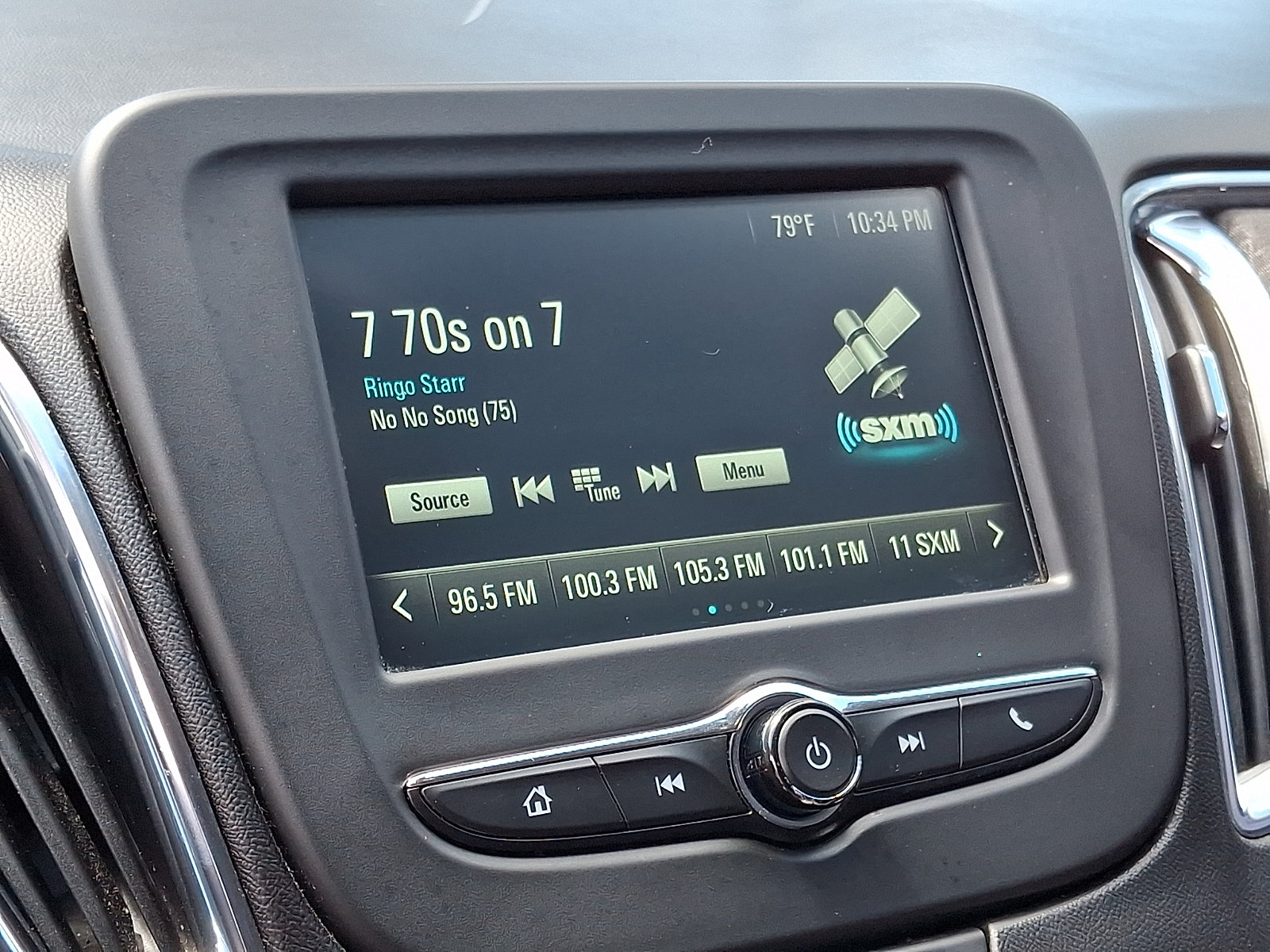 Used 2018 Chevrolet Malibu LT FWD image 17