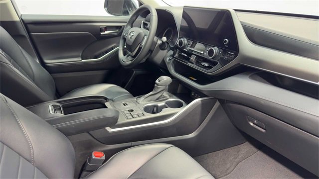 Used 2023 Toyota Highlander XLE image 13