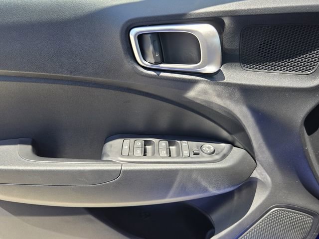 Certified 2025 Hyundai Venue SEL FWD image 25