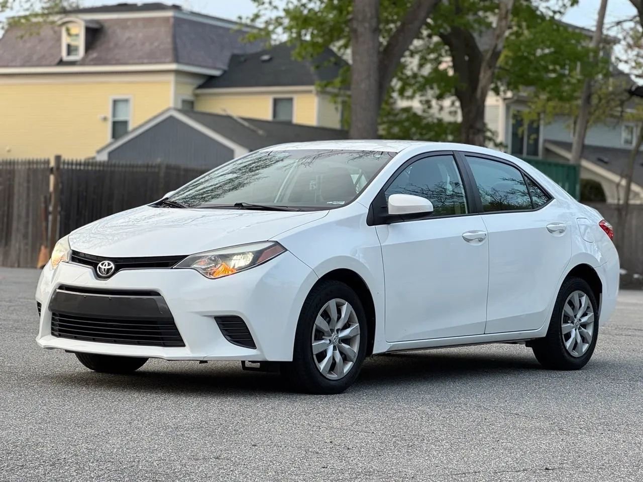 Used 2016 Toyota Corolla LE FWD image 1