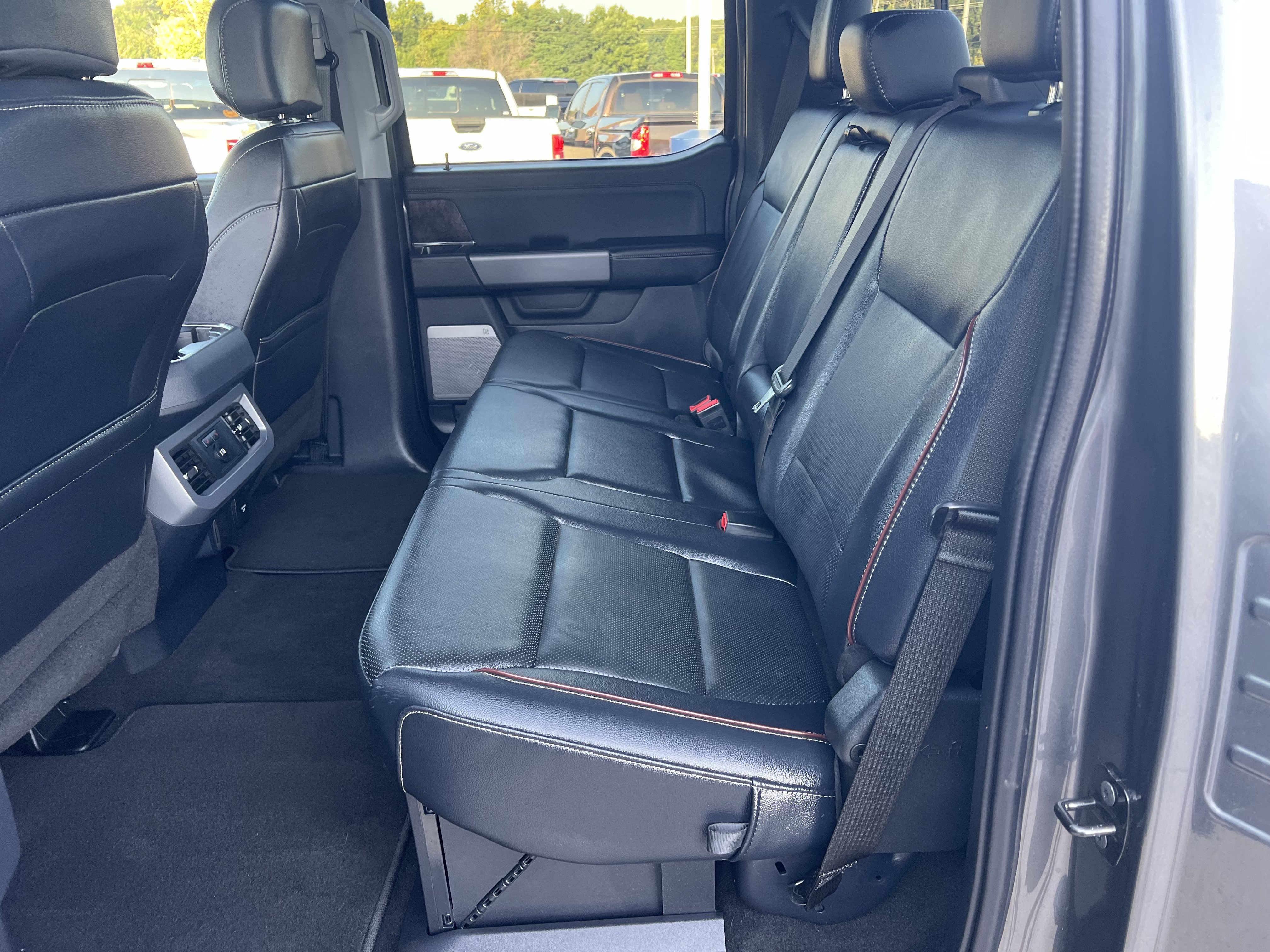 Used 2024 Ford F350 Lariat w/ Lariat Ultimate Package AWD/4WD image 25