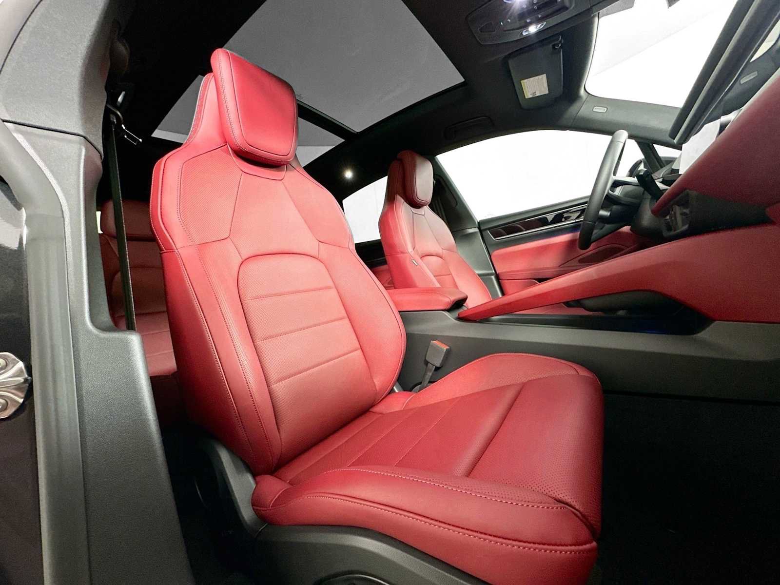 Certified 2024 Porsche Macan 4 Electric image 28