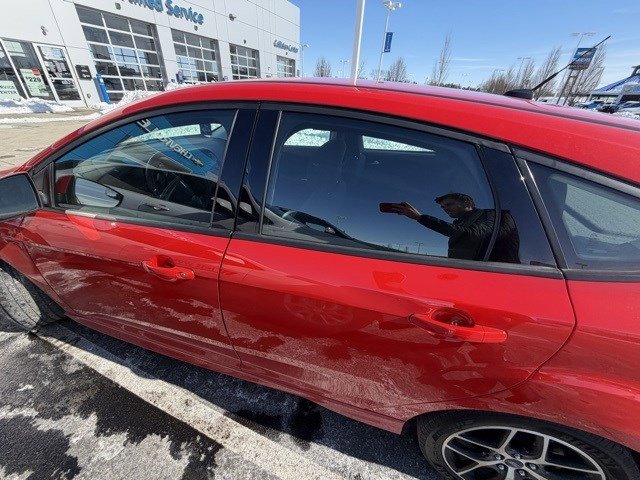 Used 2016 Ford Focus SE w/ SE Sport Package image 12