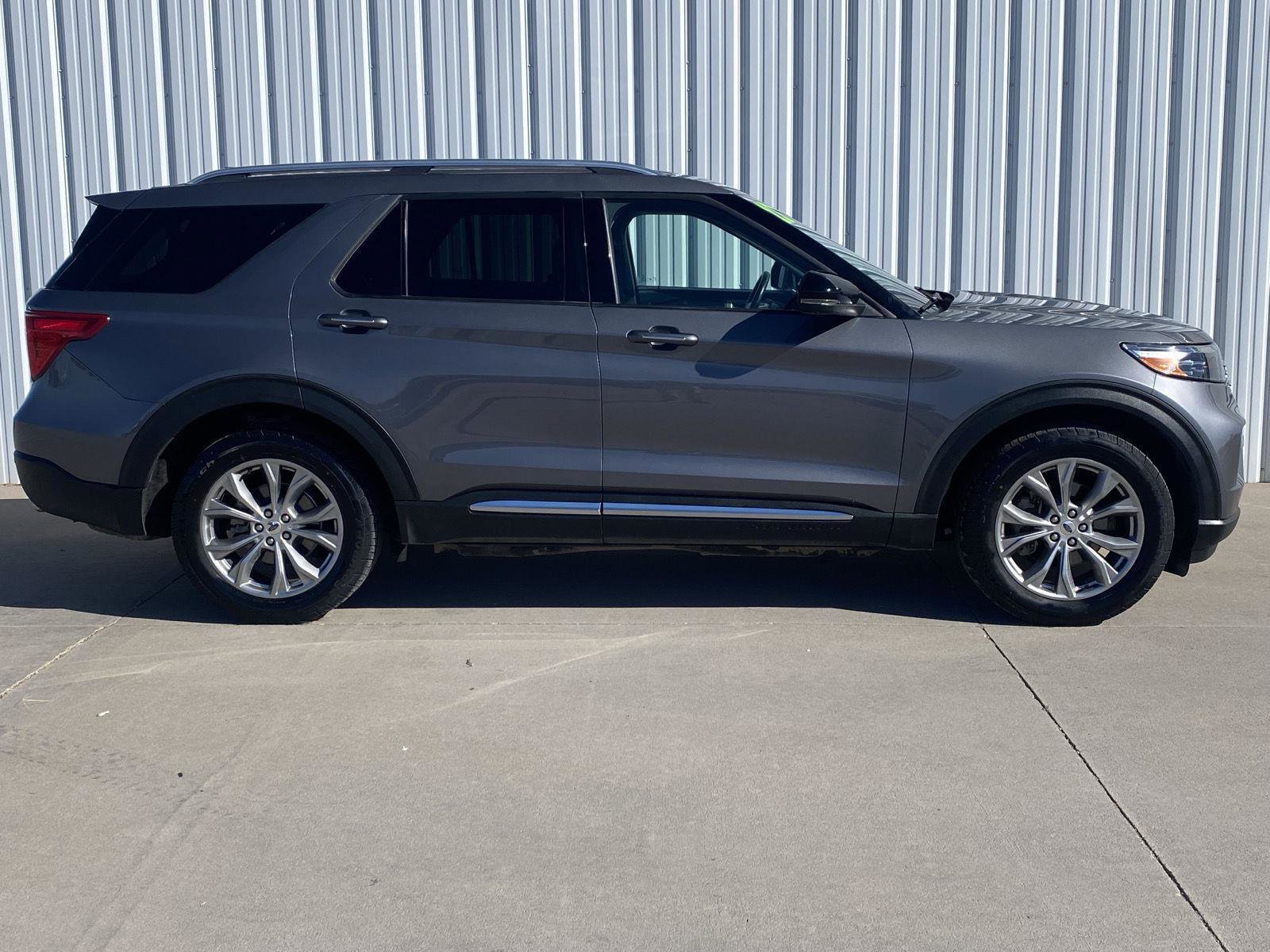 Used 2022 Ford Explorer Limited w/ Equipment Group 301A AWD/4WD image 4