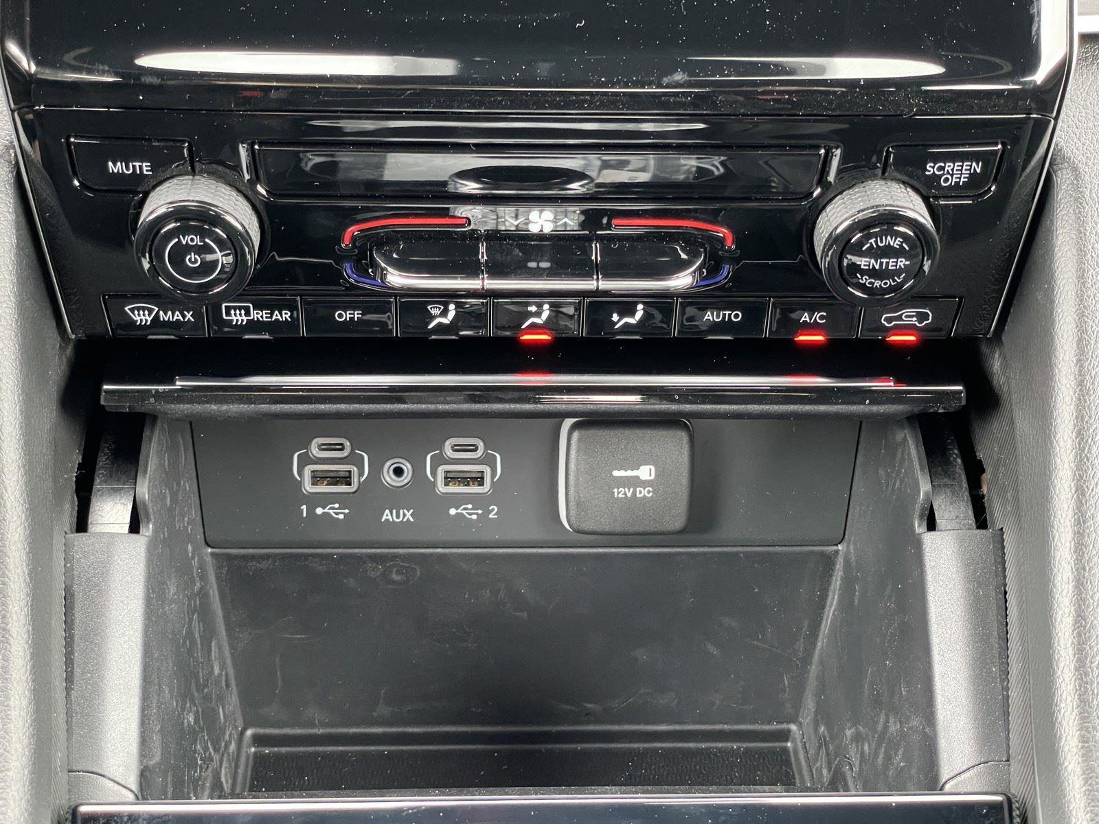 Used 2025 Jeep Grand Cherokee Laredo AWD/4WD image 25