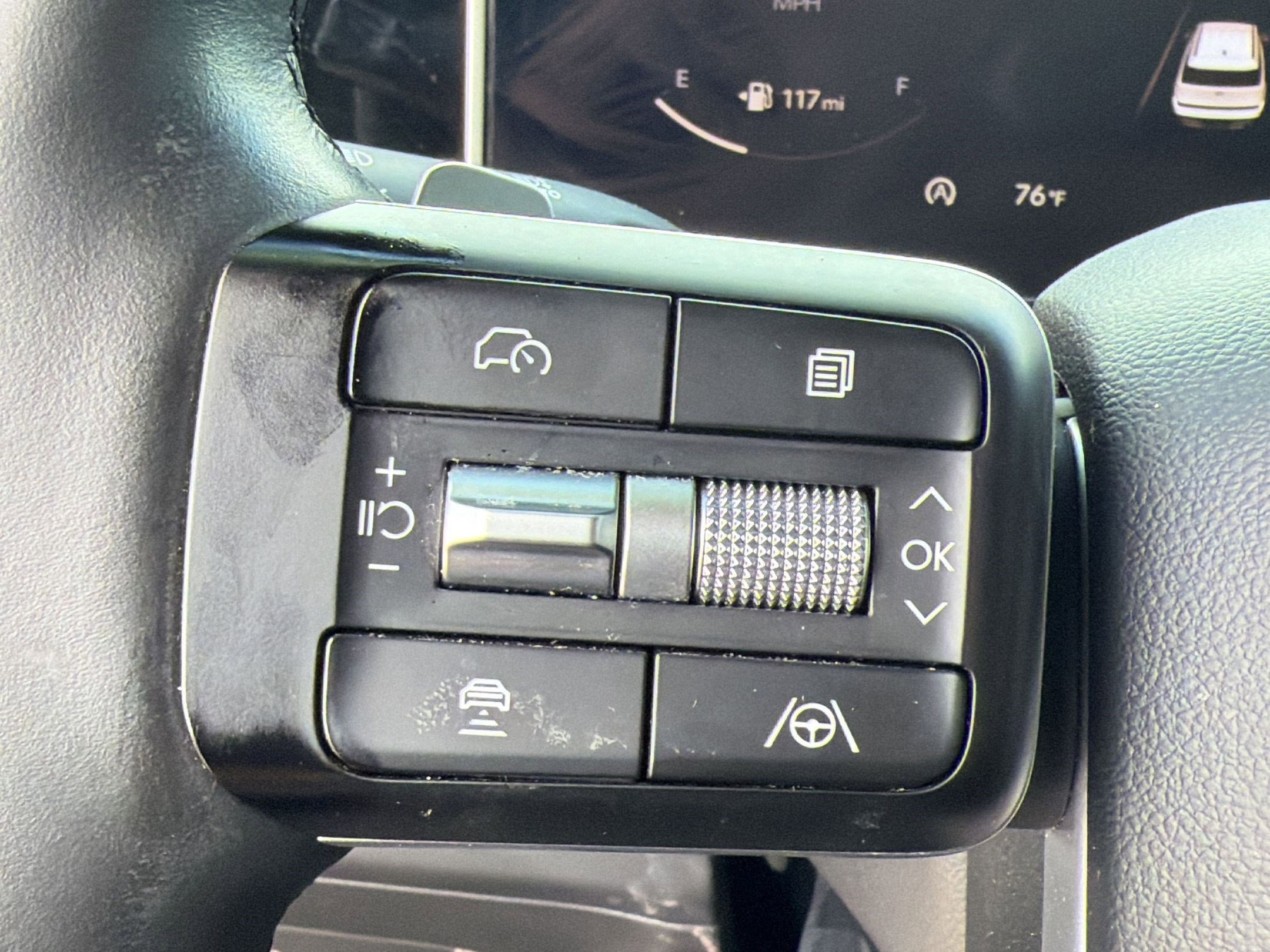 Used 2025 Hyundai Santa Fe Limited AWD/4WD image 17