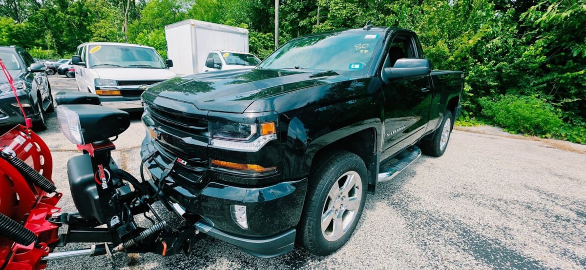 Used 2016 Chevrolet Silverado 1500 LT w/ LT Convenience Package AWD/4WD image 2