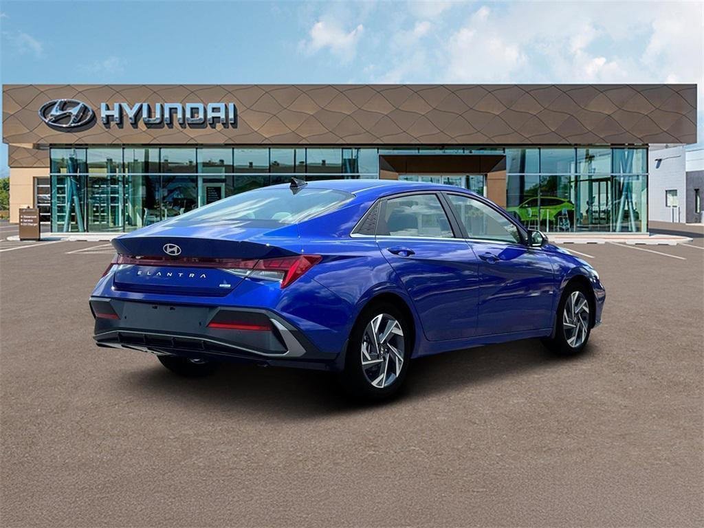New 2025 Hyundai Elantra Limited w/ Cargo Package image 7