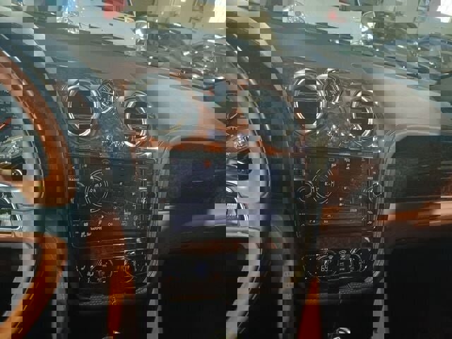 Used 2017 Bentley Bentayga image 18