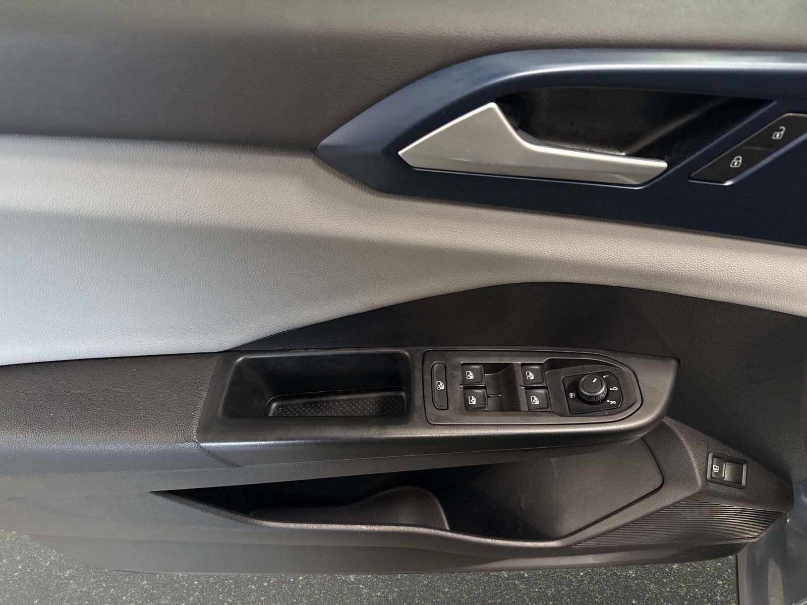 Certified 2022 Volkswagen Taos SE w/ IQ.Drive SE Package image 19