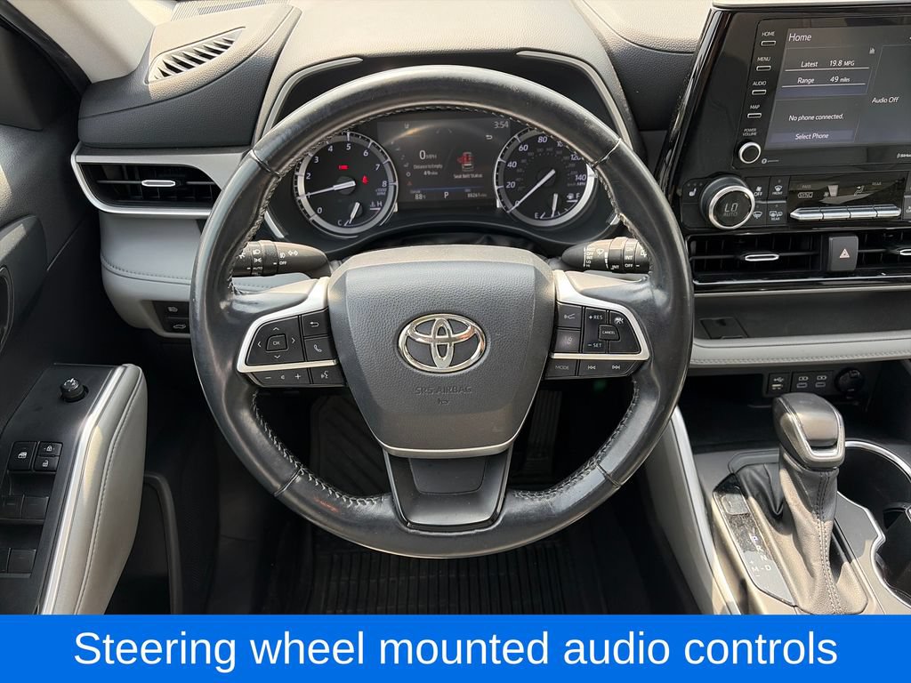 Used 2022 Toyota Highlander XLE AWD/4WD image 14