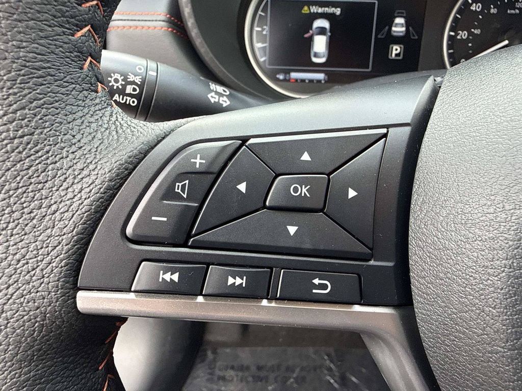New 2025 Nissan Versa SR w/ Trunk Package FWD image 24