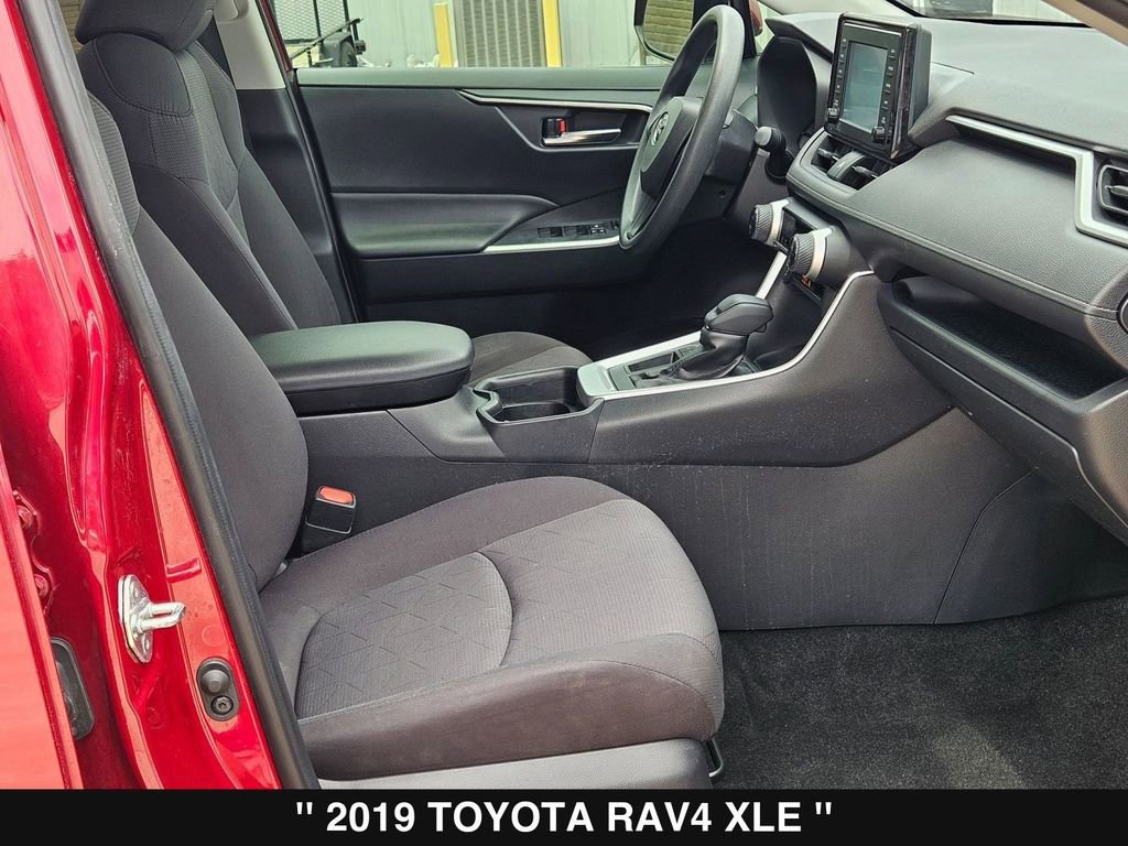 Used 2019 Toyota RAV4 XLE FWD image 28