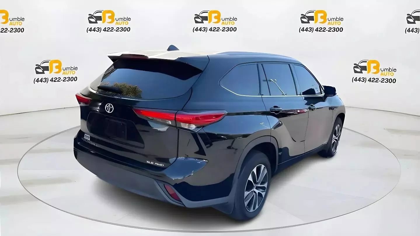 Used 2021 Toyota Highlander XLE image 3