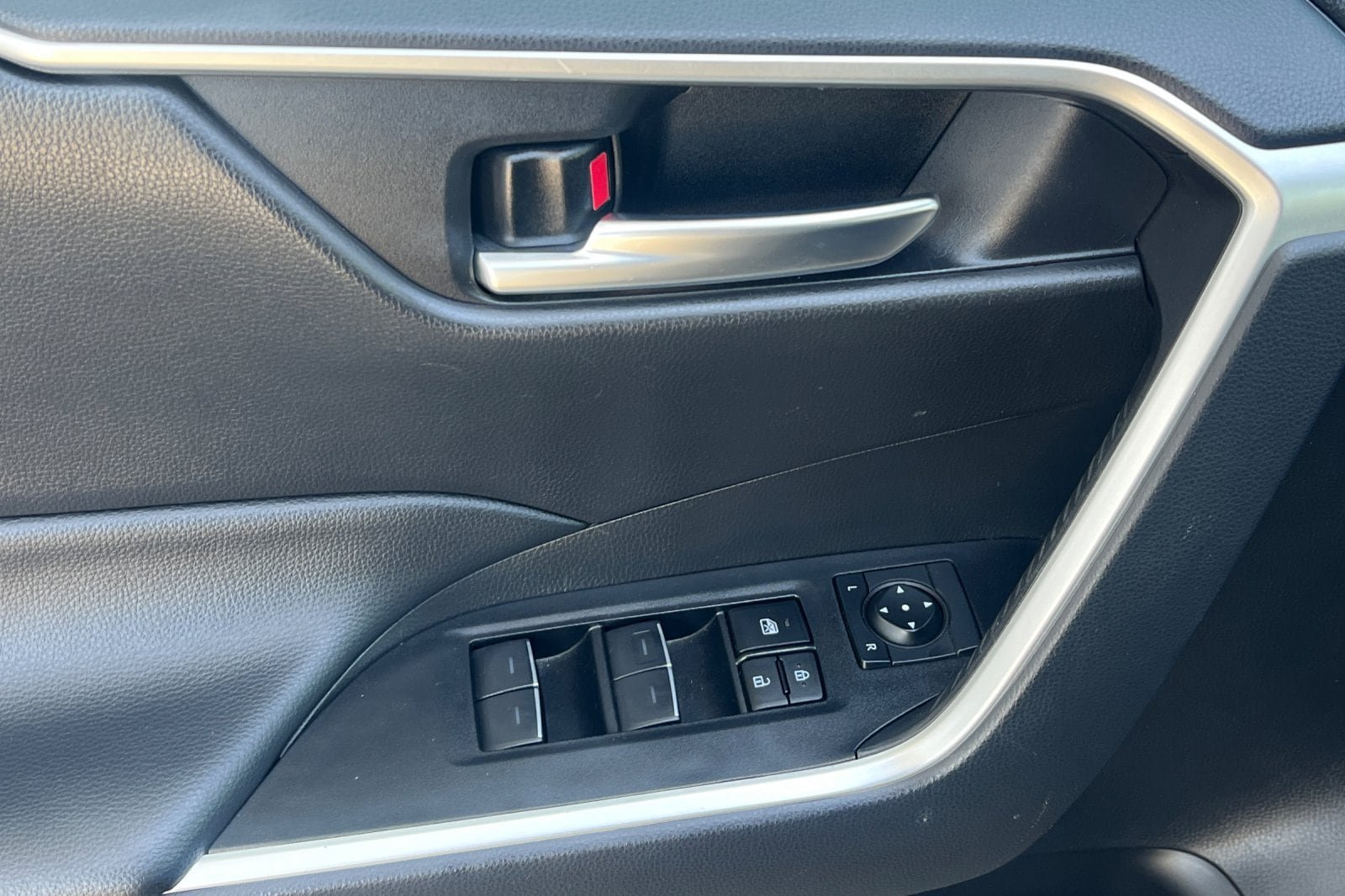 Certified 2024 Toyota RAV4 XLE FWD image 11