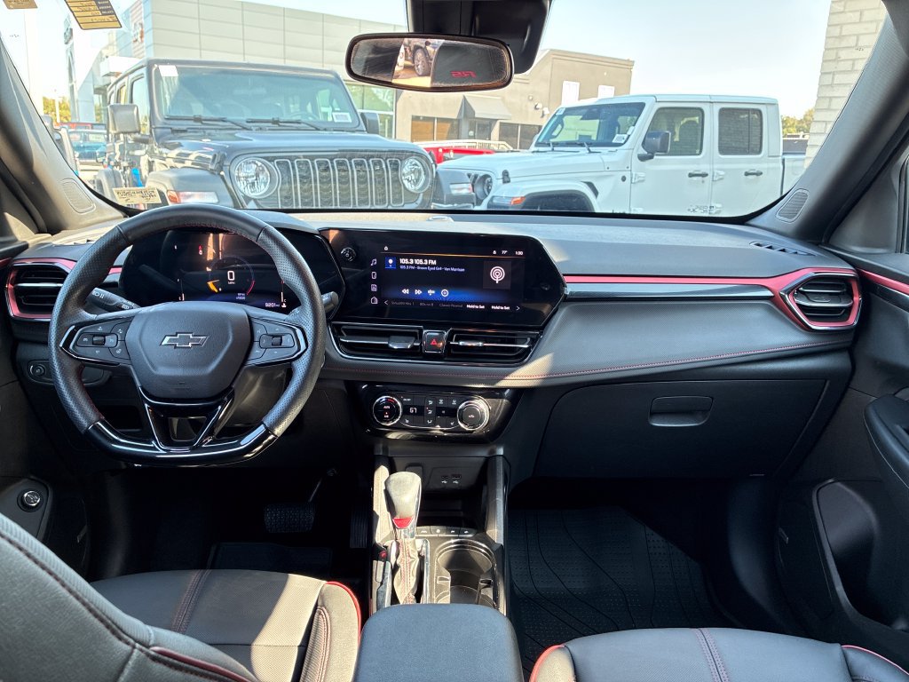Used 2025 Chevrolet TrailBlazer RS w/ Convenience Package FWD image 13